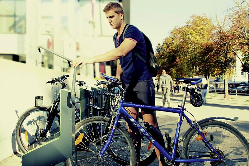 Fahrradparksystem BIKEEP, Reihenaufstellung, mit kundenspezifischer RFID-Zugangsberechtigung