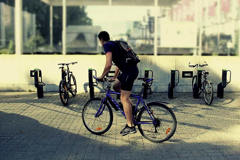 Fahrradparksystem BIKEEP, Reihenaufstellung, mit auftragsbezogener Anpassung (individuelle Farbe)