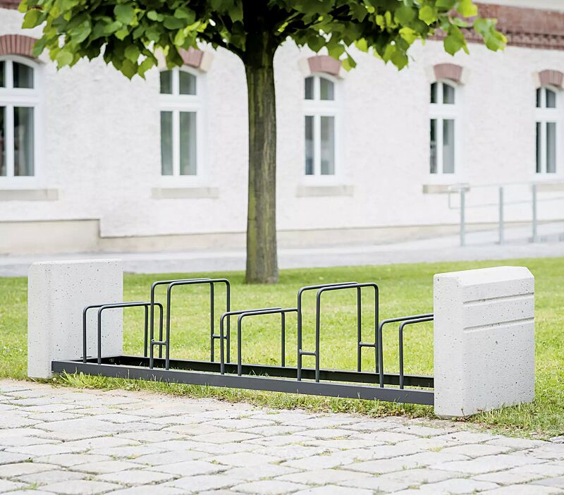Fahrradständer BRNO, Stahlteile in RAL 7021 schwarzgrau, Beton sandgestrahlt