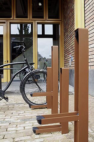 Fahrradständer CONSTRUCT einseitig, tief / hoch, 4 Stellplätze, aus COR-TEN-Stahl
