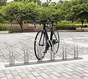 <div id="container" class="container"><div id="container" class="container">Fahrradständer HERVEY einseitig 45° links, tief, zum Aufdübeln, 6 Stellplätze</div></div>