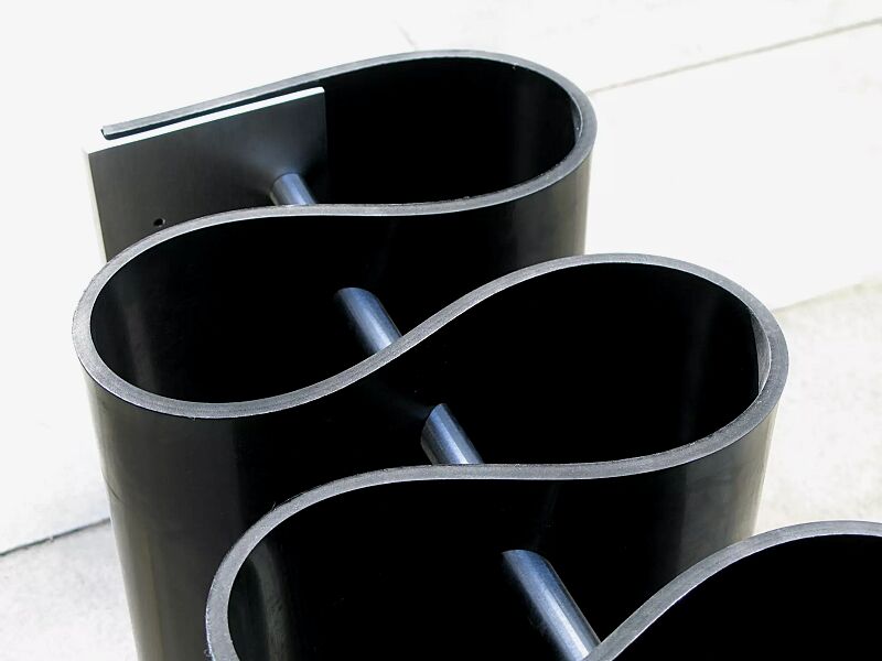 fahrradstaender-meandre__shoKAT0019457 Detail: Gummiband