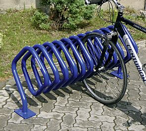 <div id="container" class="container">Fahrradständer QUADRA zum Aufdübeln, pulverbeschichtet in RAL 5017 verkehrsblau</div>