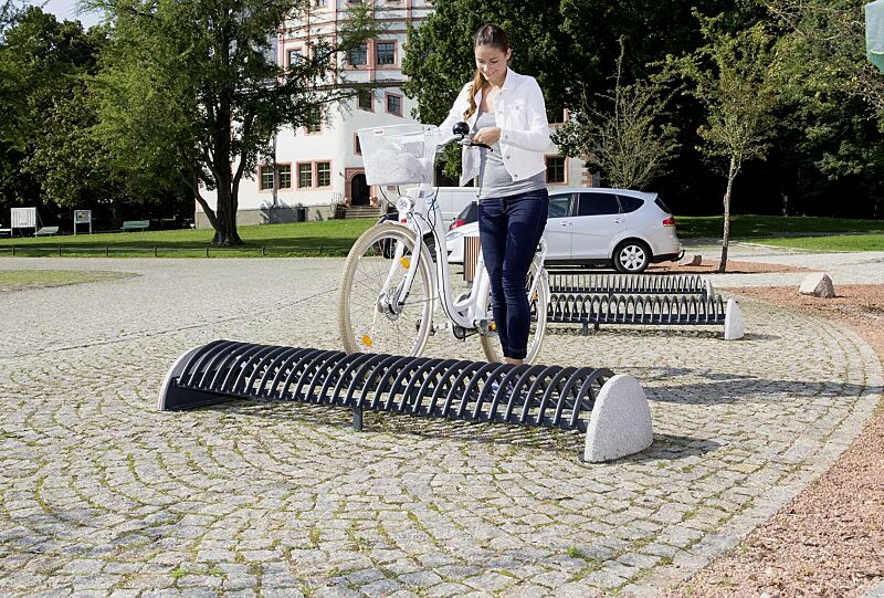 Fahrradständer RICCIO mit Betonsockel, in RAL 7016 anthrazitgrau
