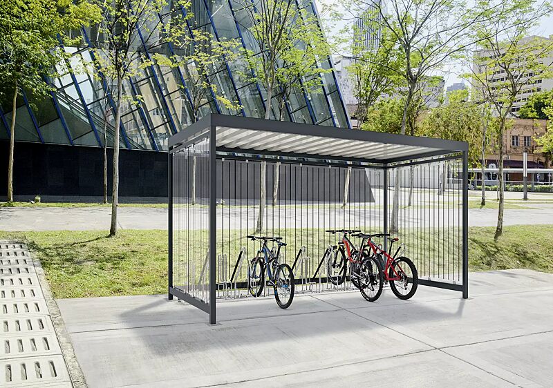 fahrradueberdachung-aquila__shoKAT0069292 Fahrradüberdachung AQUILA, Dachbreite x Dachtiefe 4195 mm x 2165 mm, zum Aufdübeln bei -200 mm, Rück- / Seitenwände ESG, Klarglas inklusive Siebdruckdekor, Fahrradständer OAKLAND, Stahlkonstruktion in RAL 7016 anthrazitgrau