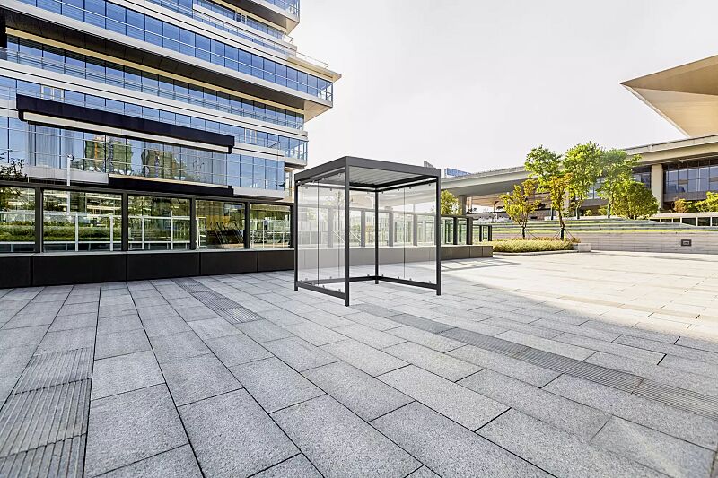 fahrradueberdachung-aquila__shoKAT0071926 Fahrradüberdachung AQUILA, Dachbreite x Dachtiefe 2165 mm x 2165 mm, zum Aufdübeln bei -200 mm, Rück- / Seitenwände ESG, Klarglas, Stahlkonstruktion in RAL 7016 anthrazitgrauFahrradüberdachung AQUILA, Dachbreite x Dachtiefe 2165 mm x 2165 mm, Stahlkons...