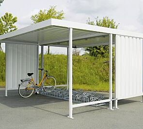Fahrradüberdachung ARIES, doppelseitig, Dachbreite x Dachtiefe 4390 mm x 4400 mm, je eine Seitenwand links / rechts, mit Fahrradständer UNIVERSAL, Stahlkonstruktion in RAL 9002 grauweiß