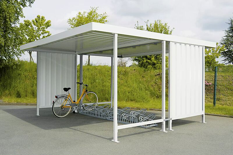 Fahrradüberdachung ARIES, doppelseitig, Dachbreite x Dachtiefe 4390 mm x 4400 mm, je eine Seitenwand links / rechts, mit Fahrradständer UNIVERSAL, Stahlkonstruktion in RAL 9002 grauweiß