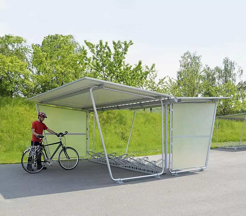 Fahrradüberdachung INDUS, Dachbreite x Dachtiefe 4800 mm x 4660 mm, doppelseitig, mit Seitenwänden sowie Fahrradständer UNIVERSAL, Stahlkonstruktion feuerverzinkt