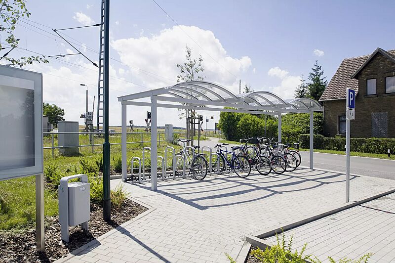 fahrradueberdachung-kallisto__shoKAT0029455 Fahrradüberdachung KALLISTO, Dachbreite x Dachtiefe 7620 mm x 2250 mm, mit Fahrradständern, Stahlkonstruktion in RAL 9006 weißaluminium