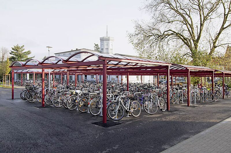 fahrradueberdachung-kallisto__shoKAT0035545 Fahrradüberdachung KALLISTO mit auftragsbezogener Anpassung, 3 x Dachbreite x Dachtiefe 10120 mm x 5000 mm, mit Anlehnbügel FLORIDA, Stahlkonstruktion in RAL 3004 purpurrot