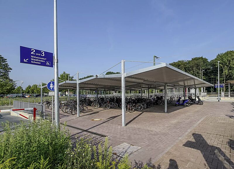 Fahrradüberdachung LIPTO, feuerverzinkt, doppelseitige Ausführung, mit auftragsbezogener Anpassung mehrerer Überdachungen durch First- und Verbindungsbleche