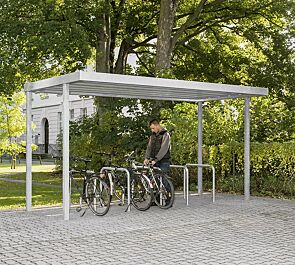 Fahrradüberdachung LUNA, einseitig, Dachbreite x Dachtiefe 4660 mm x 2400 mm, Anlehnbügel ZAGREB, Stahlkonstruktion feuerverzinkt