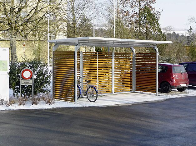 Fahrradüberdachung MATRIX, Dachbreite x Dachtiefe 5090 mm x 2750 mm, Rück- / Seitenwände Holzbelattung Fichte, Fahrradständer UNIVERSAL, Stahlkonstruktion feuerverzinkt