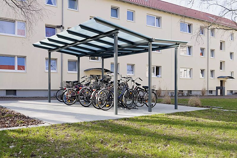 fahrradueberdachung-pegasus__shoKAT0025710 Fahrradüberdachung PEGASUS, Dachbreite x Dachtiefe 4800 mm x 4500 mm, doppelseitig, ohne Rück- / Seitenwände, auftragsbezogene Anpassung Dacheindeckung VSG satiniert, Stahlkonstruktion in RAL 7012 basaltgrau