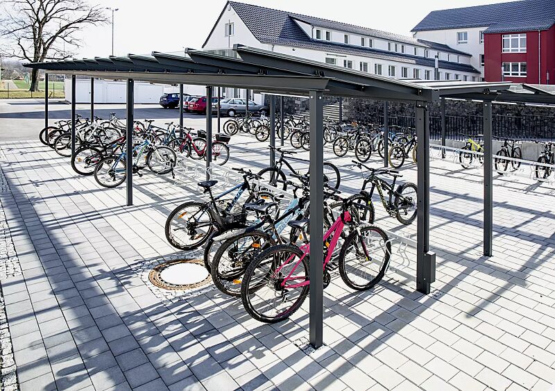 fahrradueberdachung-pegasus__shoKAT0069273 Fahrradüberdachung PEGASUS, Dachbreite x Dachtiefe 13800 mm x 4500 mm, Fahrradständer MADISON, Stahlkonstruktion in RAL 7016 anthrazitgrau