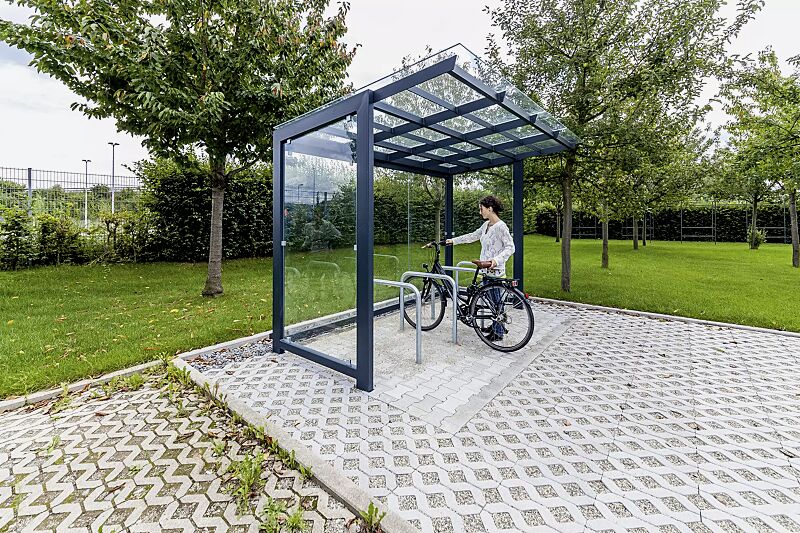fahrradueberdachung-pictor__shoKAT0055774 Fahrradüberdachung PICTOR, Dachbreite x Dachtiefe 3500 mm x 2250 mm, mit Rück- / Seitenwände aus ESG Klarglas, mit Anlehnbügel FLORIDA, Stahlkonstruktion in RAL 7016 anthrazitgrau