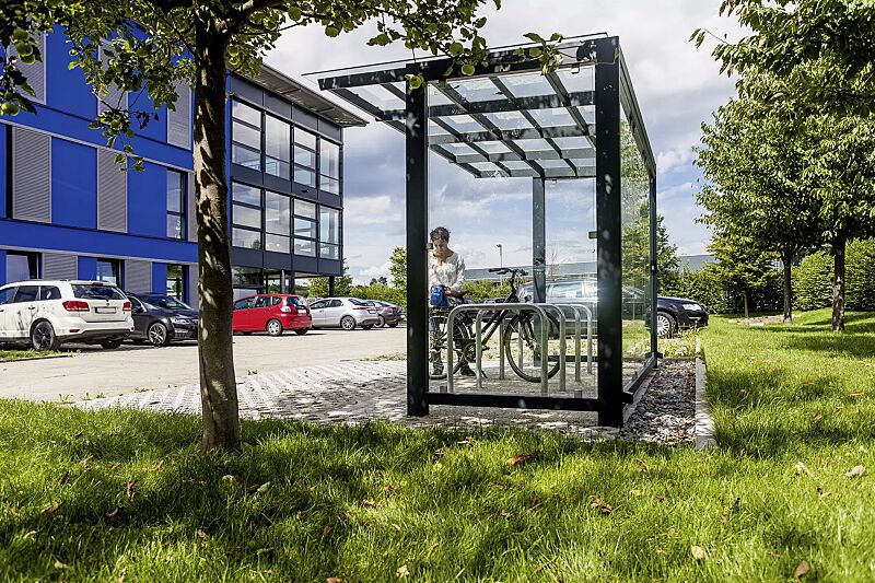 fahrradueberdachung-pictor__shoKAT0055777 Fahrradüberdachung PICTOR, Dachbreite x Dachtiefe 3500 mm x 2250 mm, mit Rück- / Seitenwände aus ESG Klarglas, mit Anlehnbügel FLORIDA, Stahlkonstruktion in RAL 7016 anthrazitgrau