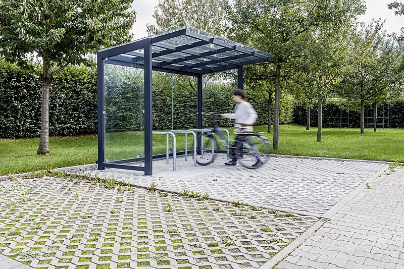 Fahrradüberdachung PICTOR, Dachbreite x Dachtiefe 3500 mm x 2250 mm, mit Rück- / Seitenwände aus ESG Klarglas, mit Anlehnbügel FLORIDA, Stahlkonstruktion in RAL 7016 anthrazitgrau