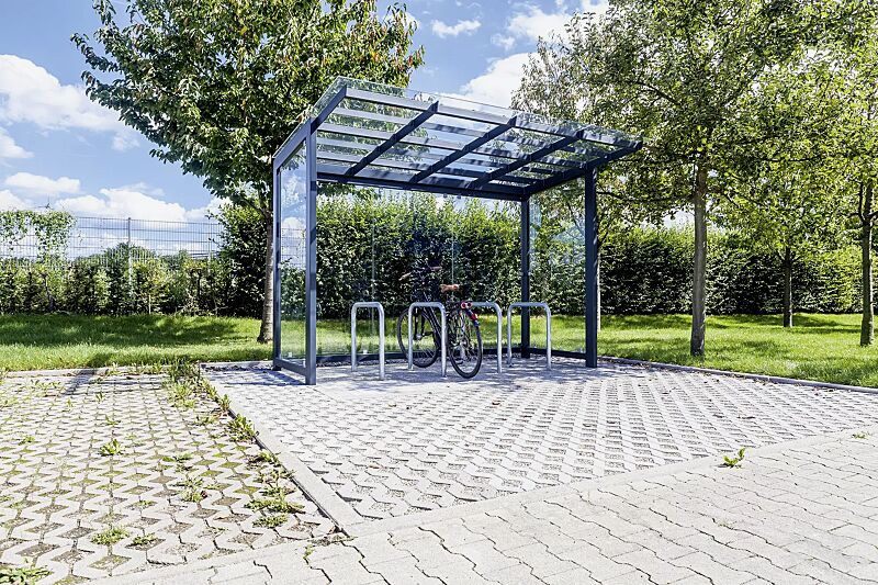fahrradueberdachung-pictor__shoKAT0055782 Fahrradüberdachung PICTOR, Dachbreite x Dachtiefe 3500 mm x 2250 mm, mit Rück- / Seitenwände aus ESG Klarglas, mit Anlehnbügel FLORIDA, Stahlkonstruktion in RAL 7016 anthrazitgrau