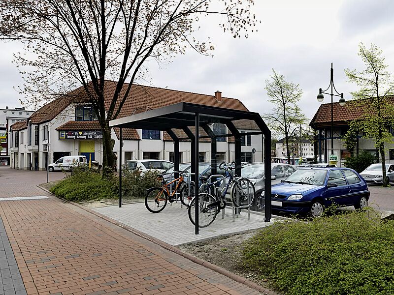 fahrradueberdachung-saturn__shoKAT0040502 Fahrradüberdachung SATURN, Dachbreite x Dachtiefe 4060 mm x 2300 mm, mit Rück- und Seitenwänden aus ESG, Klarglas, mit Fahrradparker MISSOURI, Stahlkonstruktion in RAL 7016 anthrazitgrau