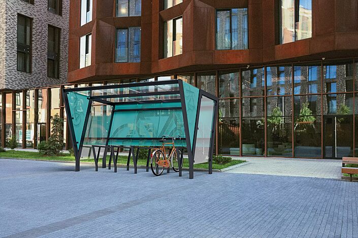 Fahrradüberdachung TAURI, Dachbreite x Dachtiefe 3940 mm x 2500 mm, Rückwand Stahlblech perforiert, Seitenwand Stahlblech perforiert und ESG, Klarglas, Dacheindeckung VSG, Klarglas, Fahrradanlehnbügel TAURI, Stahlkonstruktion in RAL 7016 anthrazitgrau