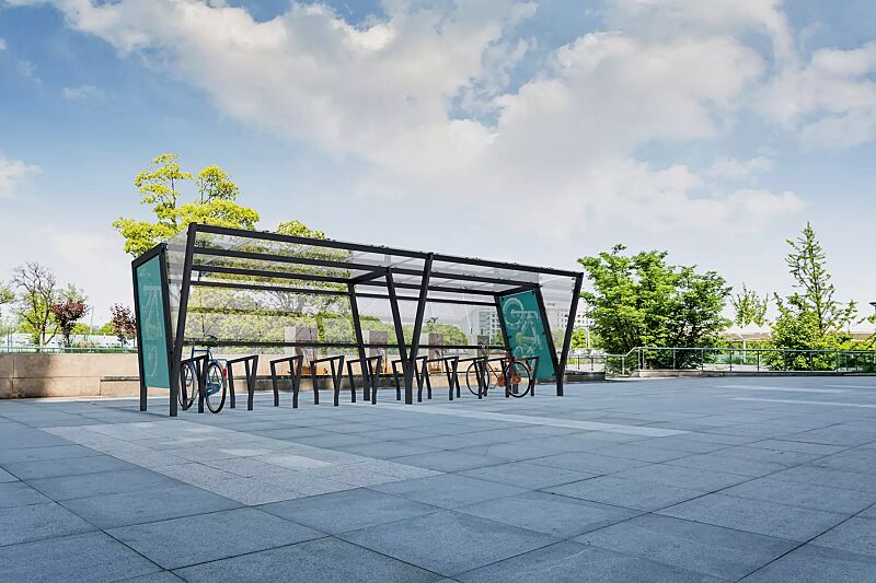 fahrradueberdachung-tauri__shoKAT0074790 Fahrradüberdachung TAURI, Dachbreite x Dachtiefe 7800 mm x 2500 mm, Rückwand ESG, Klarglas, Seitenwand Stahlblech perforiert und ESG, Klarglas, Dacheindeckung VSG, Klarglas, Fahrradanlehnbügel TAURI, Stahlkonstruktion in RAL 7016 anthrazitgrau