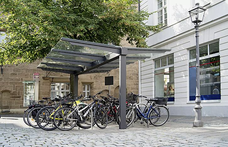 Fahrradüberdachung VIRGO, Dachbreite x Dachtiefe 4720 mm x 4500 mm, doppelseitig, Stahlkonstruktion in DB 703 eisenglimmer