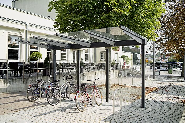 Fahrradüberdachung VIRGO, Dachbreite x Dachtiefe 4720 mm x 2250 mm, einseitig, Rückwand ESG, Klarglas, Scheibendekorbeklebung bauseits, Stahlkonstruktion in DB 703 eisenglimmer