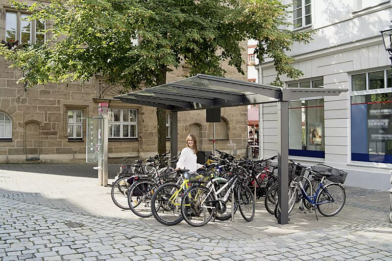 Fahrradüberdachung VIRGO, Dachbreite x Dachtiefe 4720 mm x 4500 mm, doppelseitig, Stahlkonstruktion in DB 703 eisenglimmer