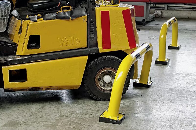 flexibler-rammschutzbuegel-nilsa__shoKAT0037664 Flexibler Rammschutzbügel NILSA, gelb kunststoffbeschichtet mit schwarzen Signalstreifen