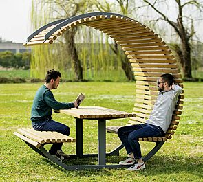 Freizeitüberdachung CISON CONTEA mit Tisch und Sitzbänken, halbkreisförmig, mit Kiefernholzbelattung, Stahlteile in RAL 7012 basaltgrau