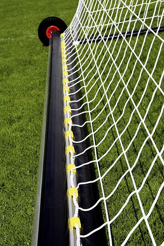 fussballtor-carey__shoKAT0058584 Detail: Gewichtsrohr inkl. Transportrollen mit Spielerschutz