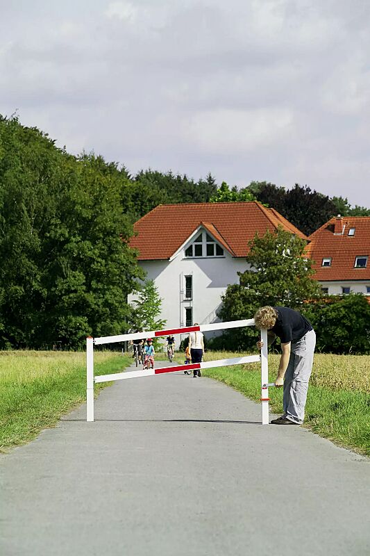 gatterschranke-soini__shoKAT0003907 nach Entriegelung Pfosten auf einer Seite herausnehmbar