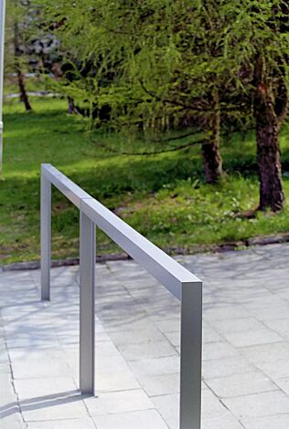 Systemgeländer LOTLIMIT ohne Edelstahldrähte, in RAL 9006 weißaluminium