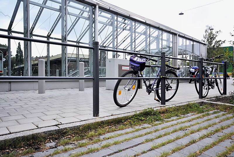 gelaendersystem-mit-poller-boulevard-83__shoKAT0014599