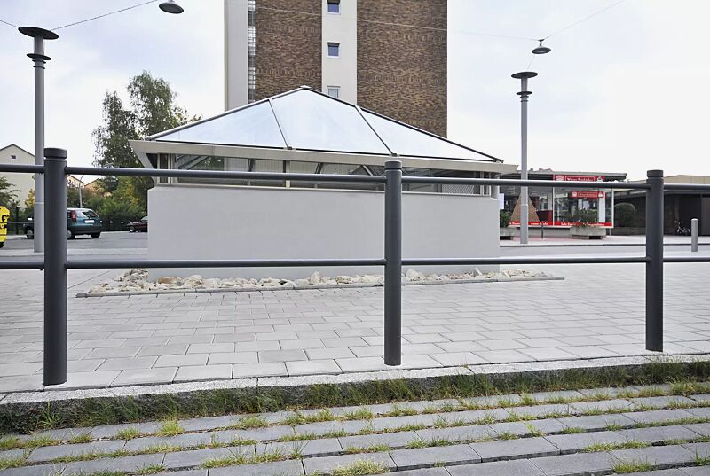 gelaendersystem-mit-poller-boulevard-83__shoKAT0014600