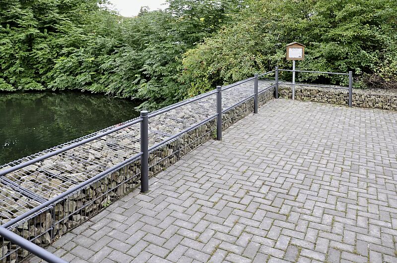 Systemgeländer mit Poller BOULEVARD 83 in DB 703 eisenglimmer