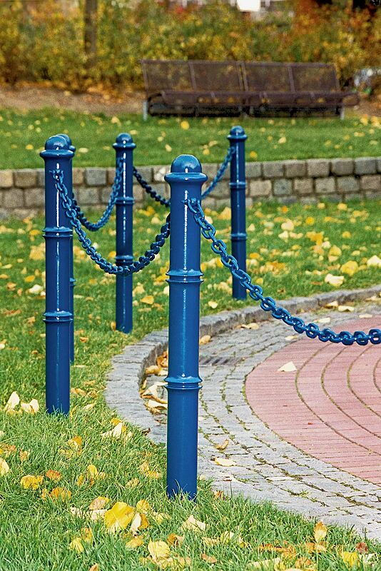 Absperrung mit Ketten: Kettenpoller FAVORIT 100 in RAL 5010 enzianblau