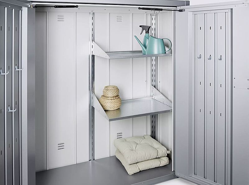 geraeteschrank-romeo-x-design__shoKAT0074835 Detail: Innenansicht mit Regalböden und Ordnungssystem an der Türinnenseite