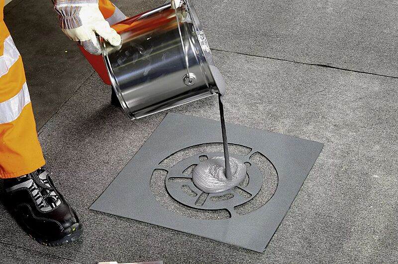 geschwindigkeitshemmer-koelner-teller__shoKAT0012470 Verlegen mittels Schablone und Zwei-Komponenten-Kleber