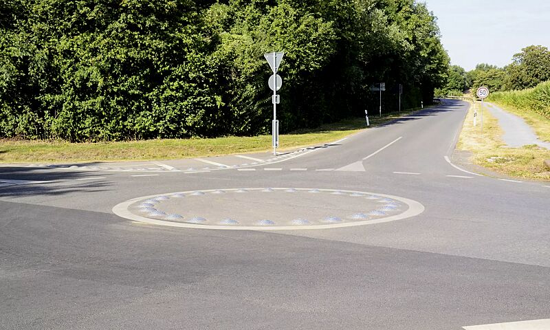 geschwindigkeitshemmer-koelner-teller__shoKAT0060923 Geschwindigkeitshemmer KÖLNER TELLER