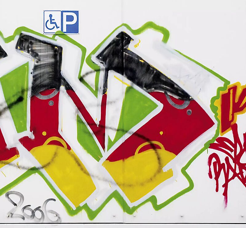 graffiti-entferner__shoKAT0015062 vor der Behandlung mit Graffiti-Entferner