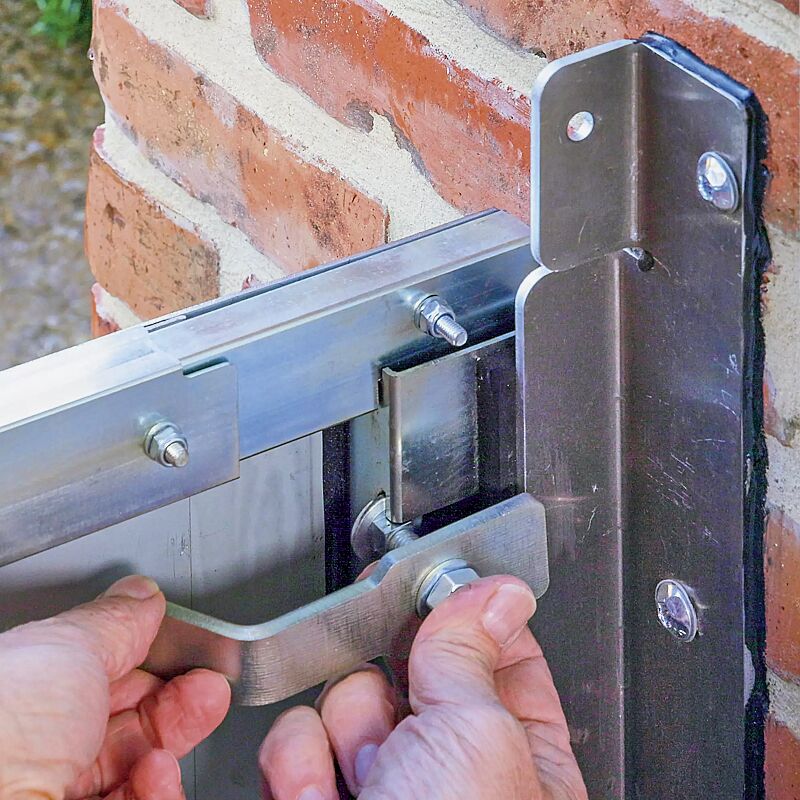 hochwassersperre-brenat__shoKAT0071474 Dichtungen werden mittels Stahlflanschen komprimiert