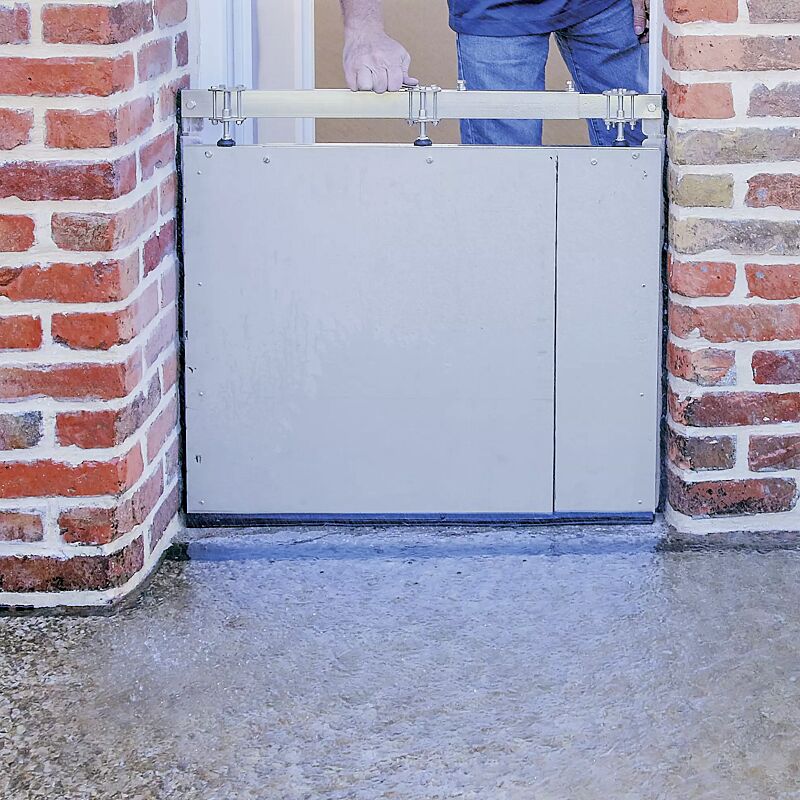 hochwassersperre-brenat__shoKAT0071475 fertige Installation