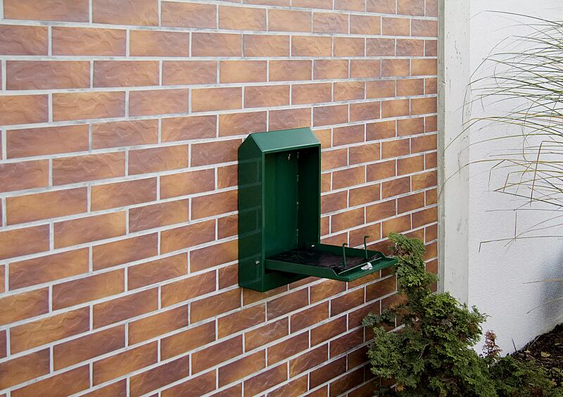 hundetoilette-collie__shoKAT0024461 Hundekotbeutelspender COLLIE, zur Wandbefestigung, in RAL 6005 moosgrün, geöffnet zum Befüllen