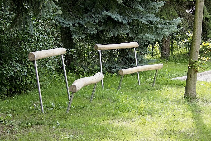 Jugendbank AOSTA mit Robinienrundhölzern