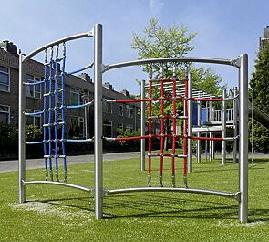 <div id="container" class="container">Klettergerüst BOW</div>