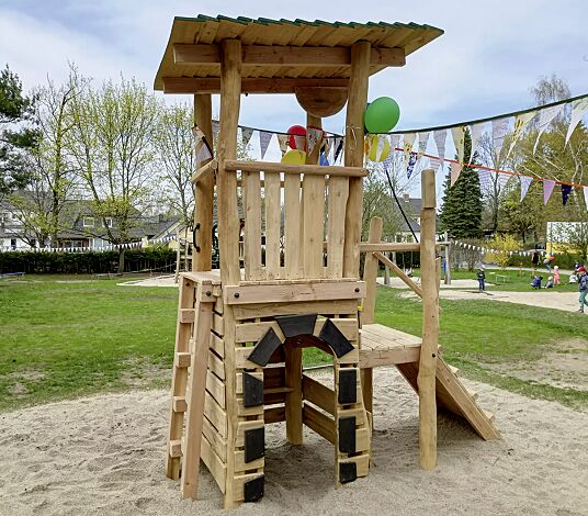 <div id="container" class="container">Kletterturm UROS</div>