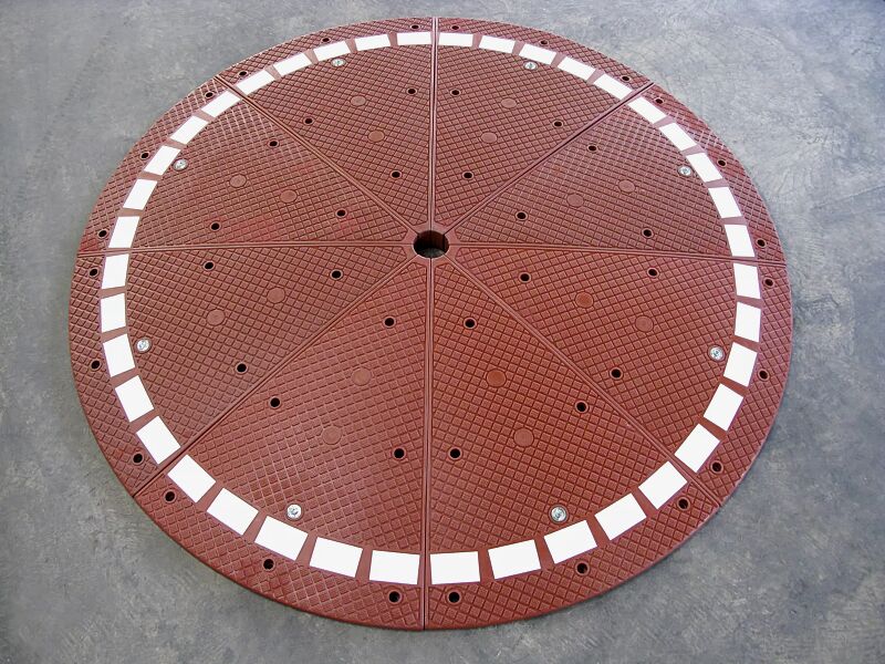 kreisverkehr-mini__shoKAT0059420 Kreisverkehr MINI in rotbraun